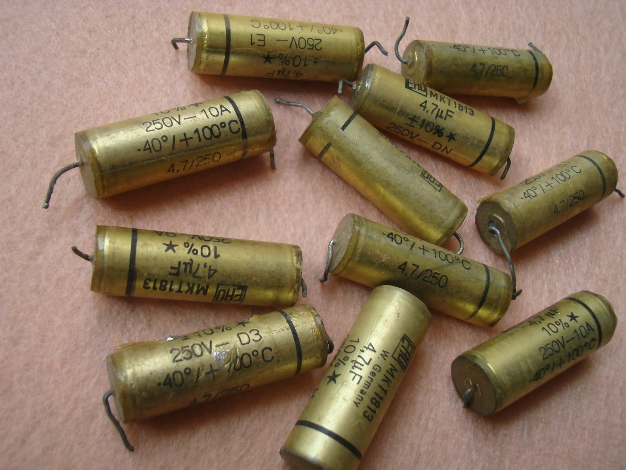 250V 4.7UF MKT1813 is an antique frequency division electrodeless capacitor. 1pcs price |