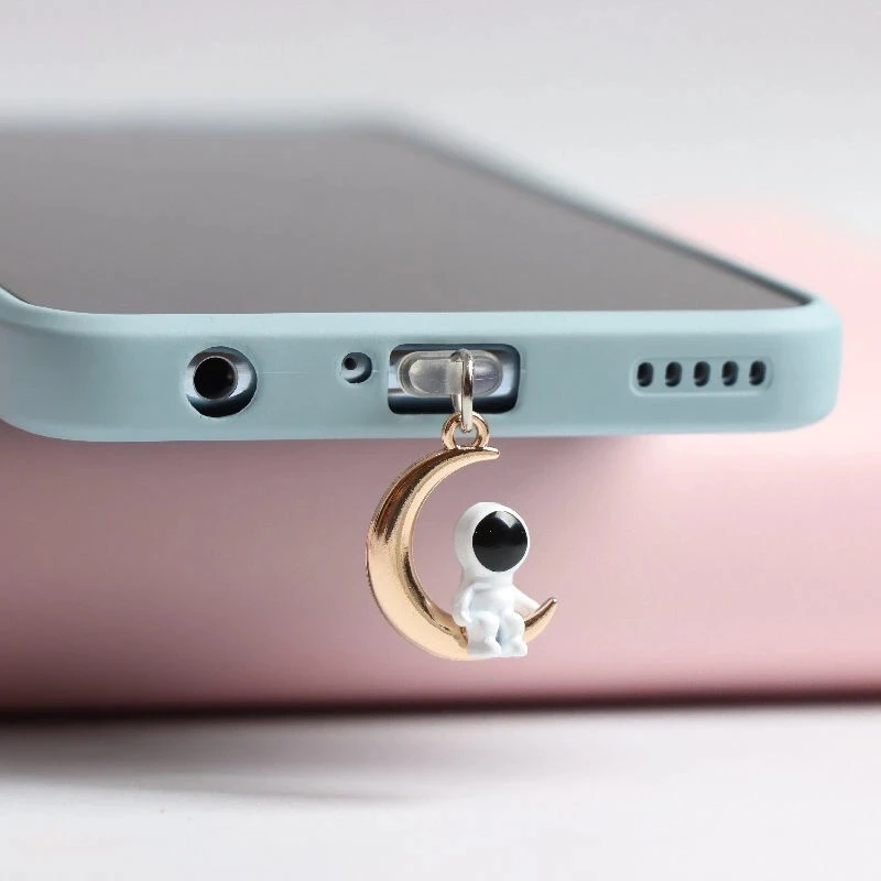 우주 비행사 먼지 플러그 참 귀여운 충전 포트 방진 플러그 Kawaii Usb Type C Plug For iPhone 이어폰 잭 스토퍼 캡 펜던트