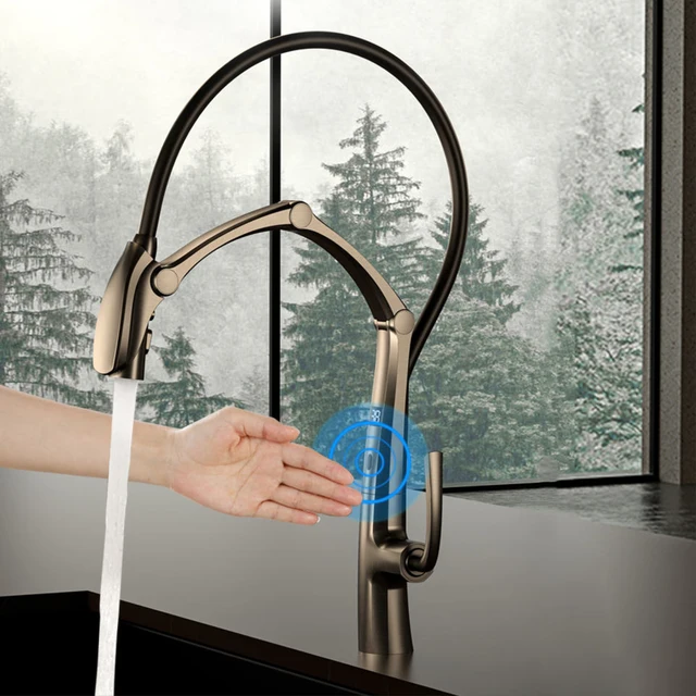 ก๊อกน้ําห้องครัวสีเทาปืนทองเหลืองหรูหรา จอแสดงผลดิจิตอล การดูดแม่เหล็กเหนี่ยวนําอัจฉริยะ การออกแบบแบบดึงออก อ่างล้างจานเย็นและร้อนแตะ 2