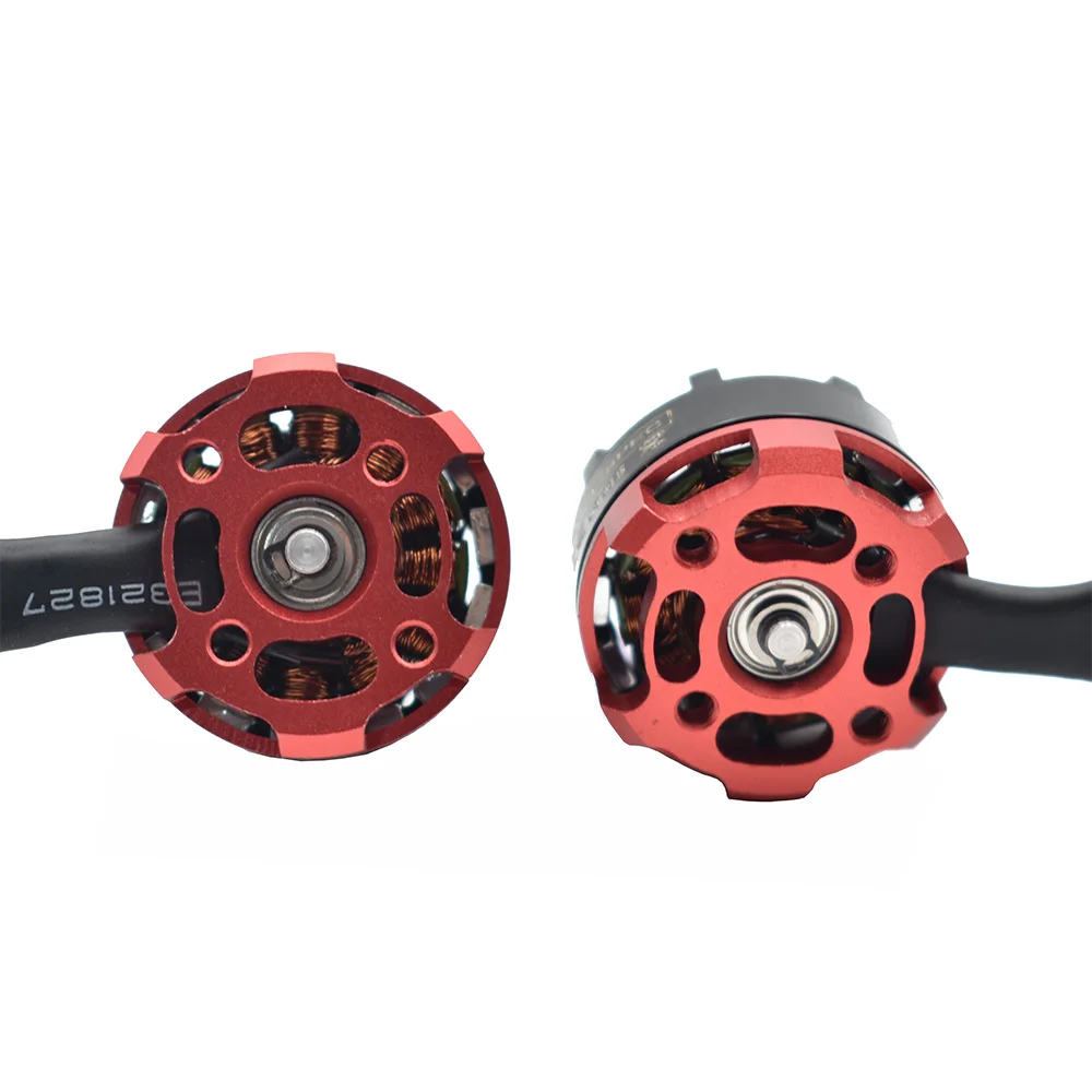Moteur brushless 2204 2300KV et ESC 30A déconnectés, montrant les câbles et connecteurs pour drone FPV.