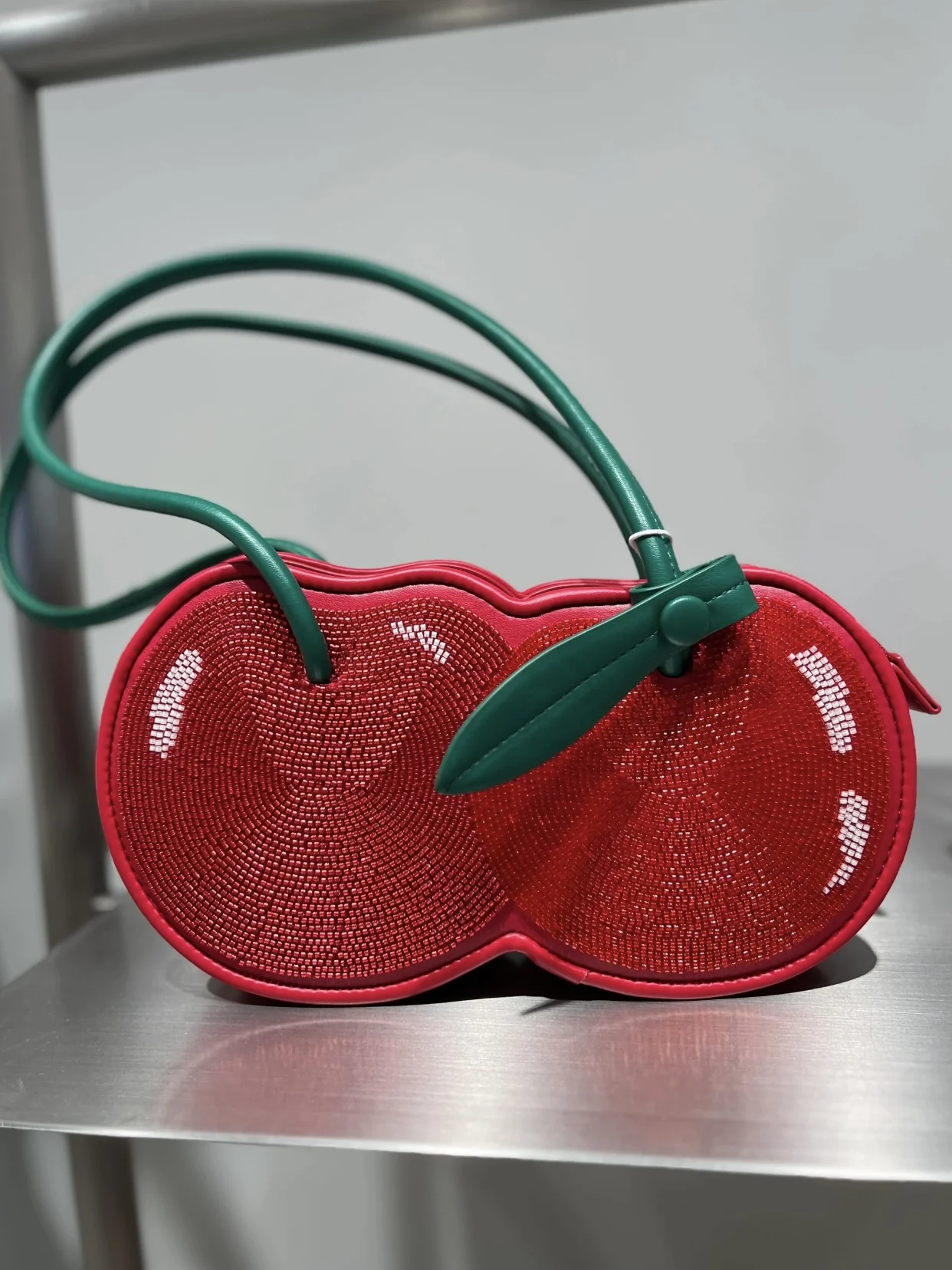 New 2025 Cherry Shaped Single Shoulder Slant Cross Women's Bag Sweet Fresh Painted Leather Fruit Red Chain Bags Women Handbags