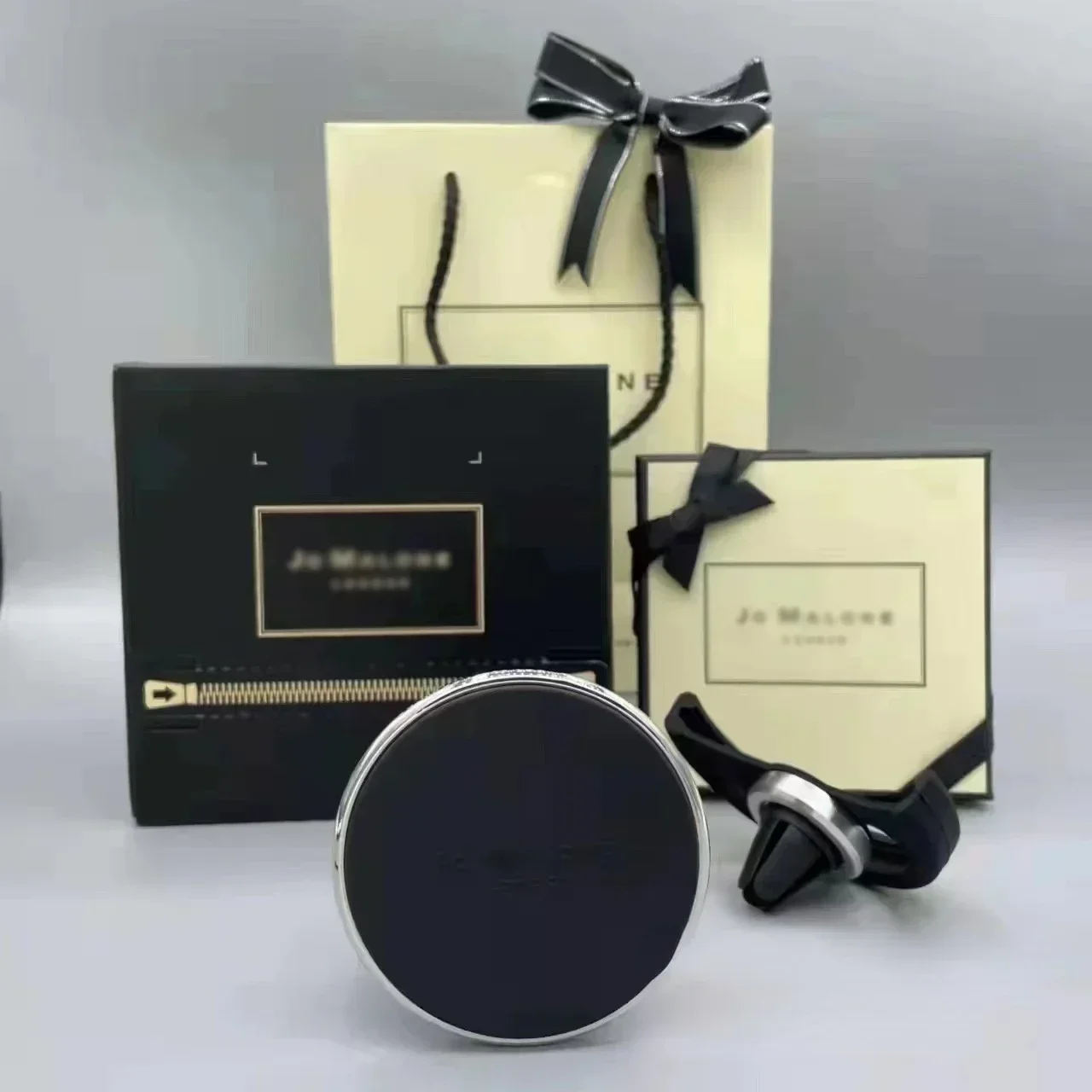 영어 배와 석류, 라임 바질로 장식된 와일드 자동차 리필 영어 배와 석류, 라임 바질로 장식된 와일드 자동차 리필