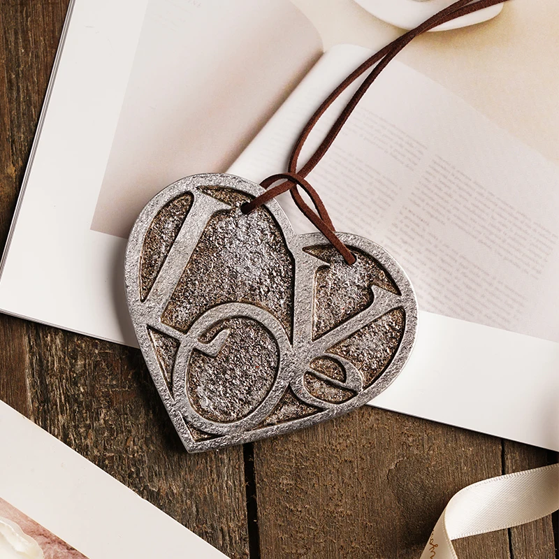 1PC, resin-made heart-shaped home decoration pendant, suitable for decoration in stores, restaurants, parties and other venues