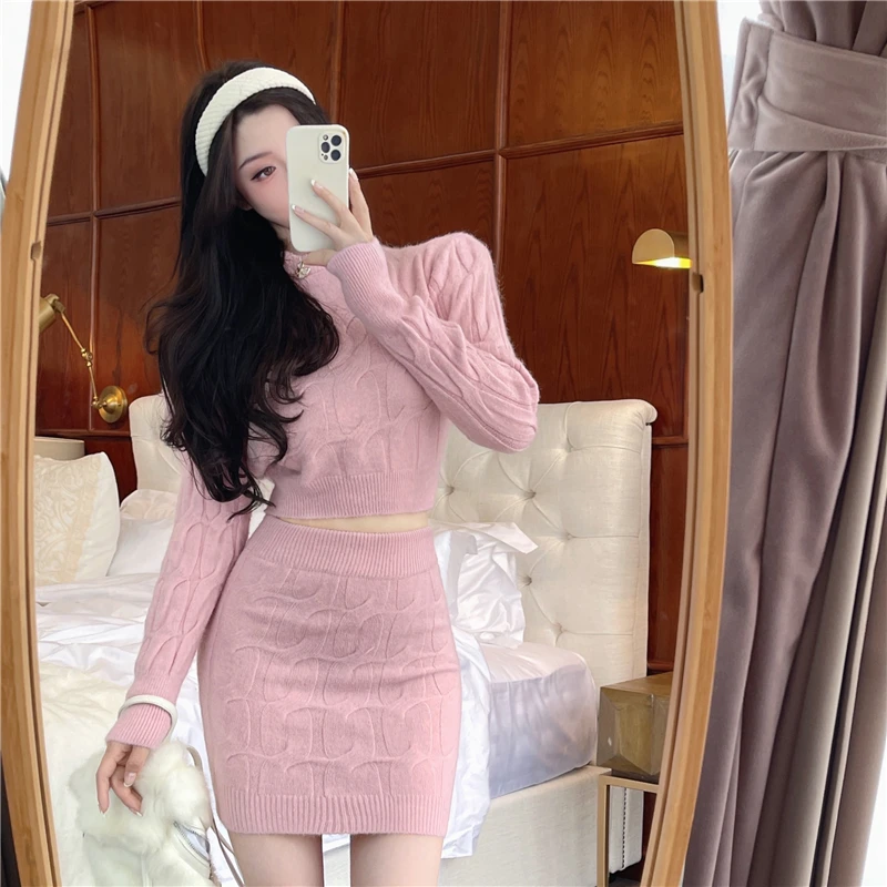 Two-piece collaosed net price minus age round collar short twist knitted suits |