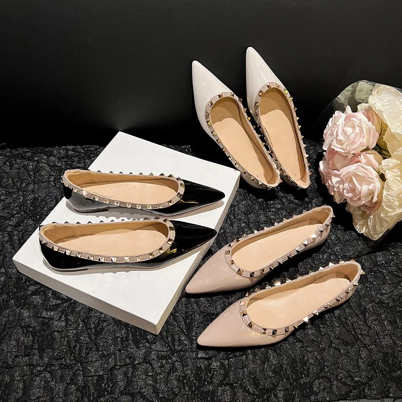 2025 Women's new luxury brand pointed single shoes with feminine temperament, patent leather exterior, banquet flat shoes