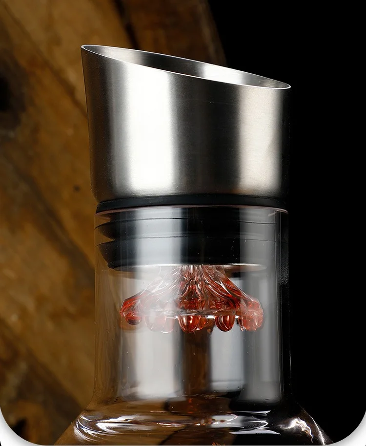 Description Picture 5 of itemCreative Lceberg Decanter Ice Decanter Lead-free Crystal Glass Red Wine Decanter With lid Wine Decanter High-end Gift