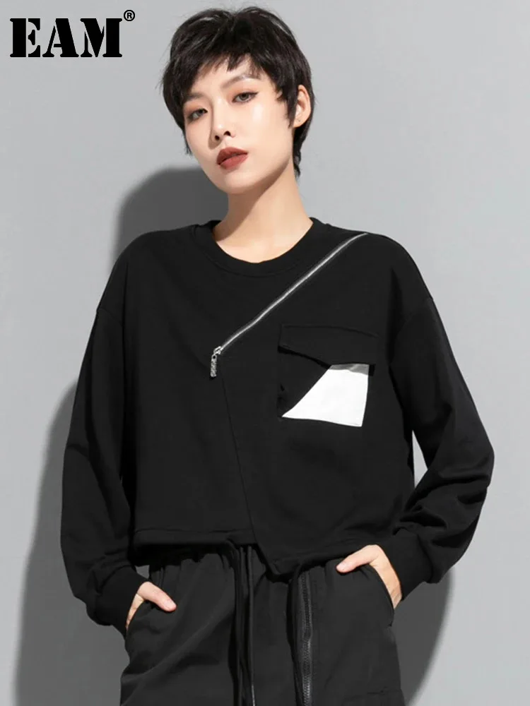 

[EAM] Loose Fit Black Zipper Pocket Sweatshirt New Round Neck Long Sleeve Women Big Size Fashion Tide Spring Autumn 2024 1DF1324