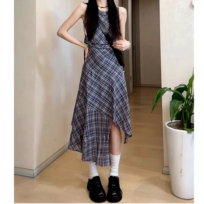Damen Sommer Ärmelloses Neckholder-Kleid Vintage Kariertes Marineblau-Kleid mit Seitenschlitz Koreanisches Casual-Kleid