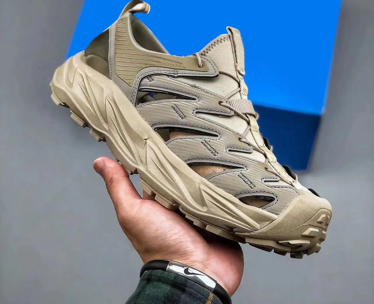 

Lovers outdoor thick sole shockproof anti-slip hiking sandals mens womens off-road slip-resistant trekking wading beach shoes