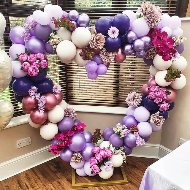 guirlande de ballons en forme de coeur déco mariage violet et