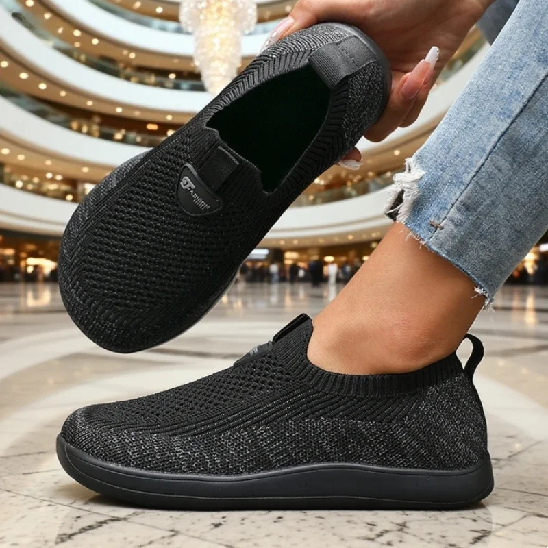 Women's Flat Shoes Breathable Fashionable Lightweight Soft Soled Walking Shoes Lazy Sleeves Solid Color Women's Casual Sneakers