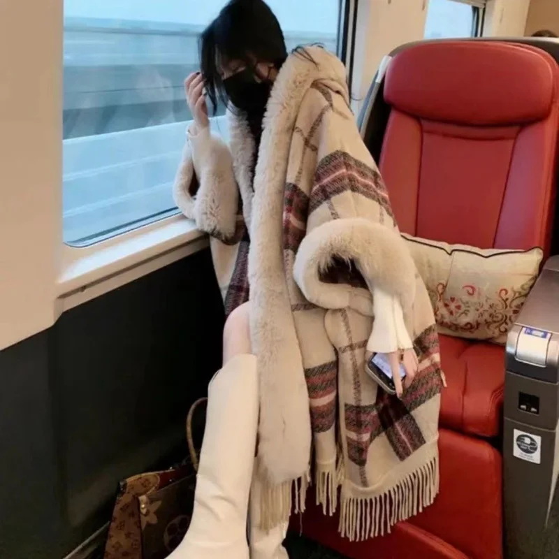 Winter New Shawl Women Loose Coat Christmas 2022 Artificial Fox Fur Shawl Wool Coat Women Tassel Cape Warm Coat Fur Coat Cloak