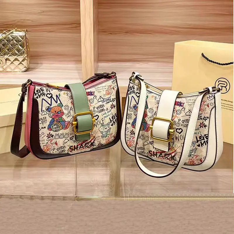 

Luxury Brand Fashion Contrasting Graffiti Crossbody Bag with High Texture Casual and Stylish One Shoulder Crossbody Bag