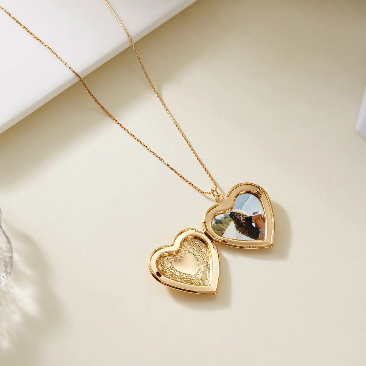 Gold Plated Heart-shaped Pendants Can Openable Photo Frame Love Faith Hope Locket Pendant Necklace Family Jewelry Gift