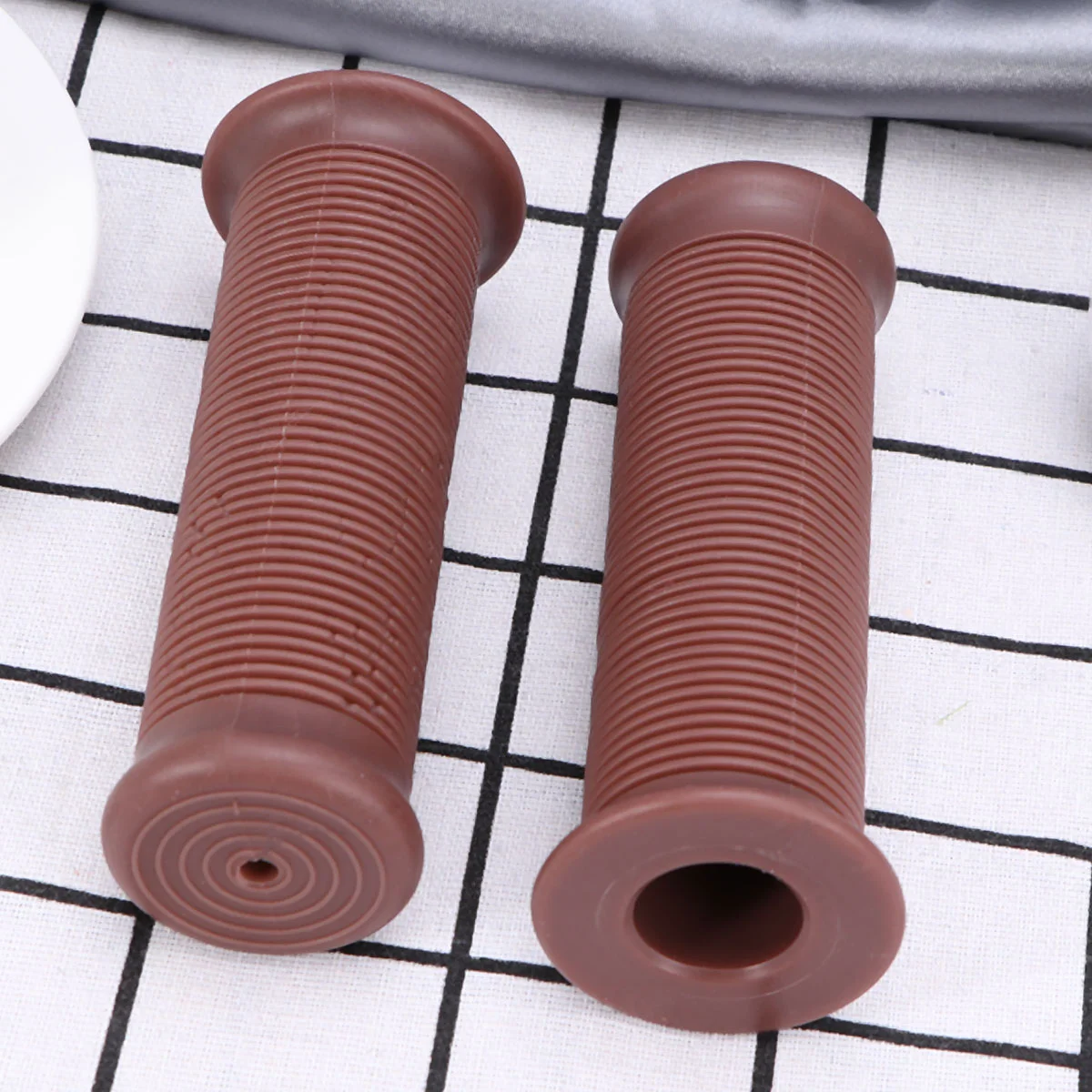 

Motorcycle TPU Vintage Handlebar Cover Universal Thread Bike Grips Non-Slip Bicycle Handlebar Grips White 25/28MM