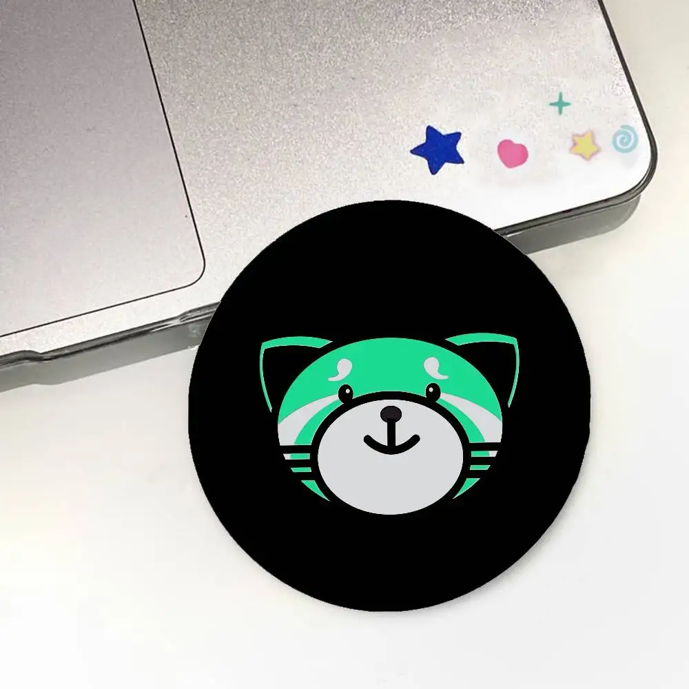 Exquisite Kiss Land Badge Brooch – Creative Pin for Clothes, Hats, and Backpacks