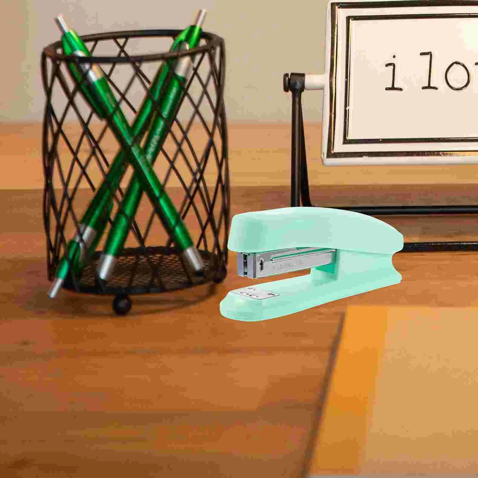 스테이플러 전기 사무용품 컴팩트 소형 책상 필수품, 수동 금속 휴대용 책 플라스틱 데스크탑 가제트