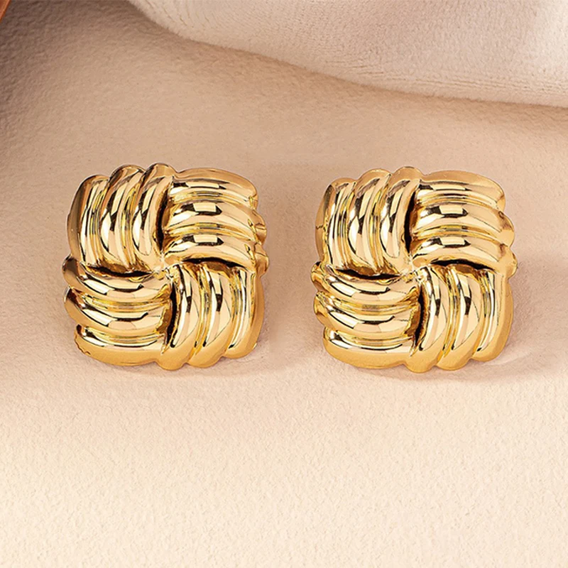 STRONG IRIS EARRINGS ours