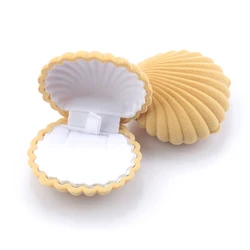 Elegant Velvet Shell Jewelry Box - Luxury Display Gift Holder for Rings, Earrings, and Bracelets (Apricot)
