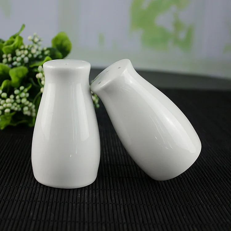 Salt Shaker Salt Pepper Shakers 2 PCS Modern White Salt & Pepper Shakers For Farmhouse Kitchen Table D&eacute;cor Ceramic Salt And Pepper Shakers Set With Bamboo Tray