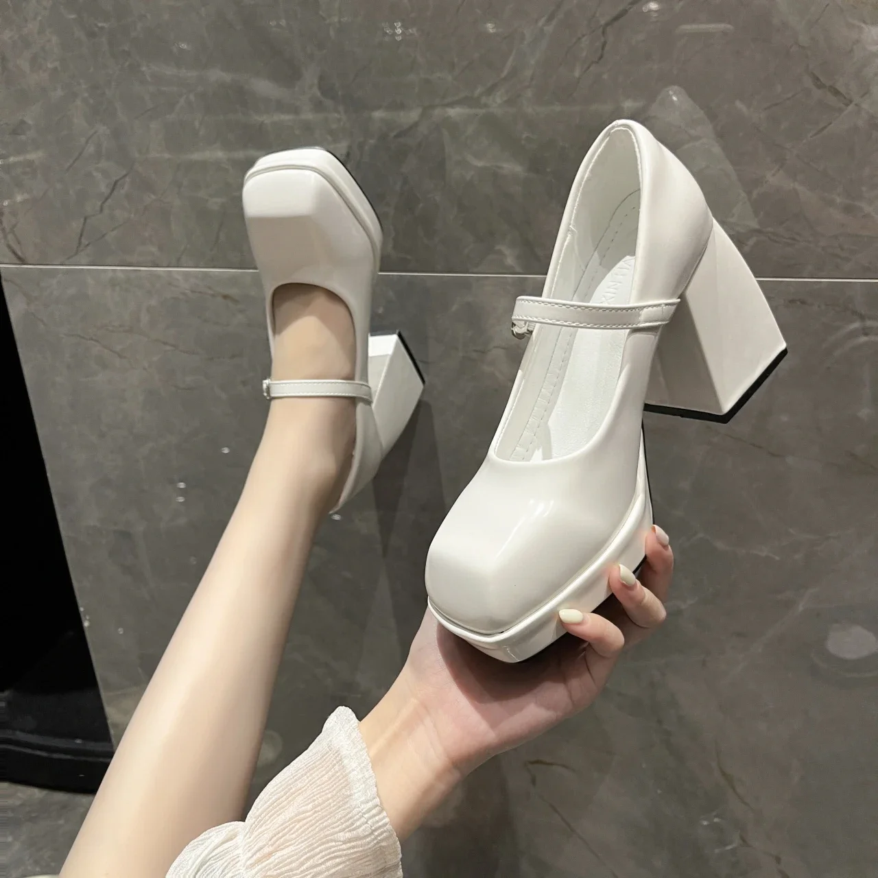 

2024 Belt Buckle Mary Jane Shoes for Women Square Toe Shallow Mouth Women High Heels Thick Heels Comfortable Women Walking Shoes