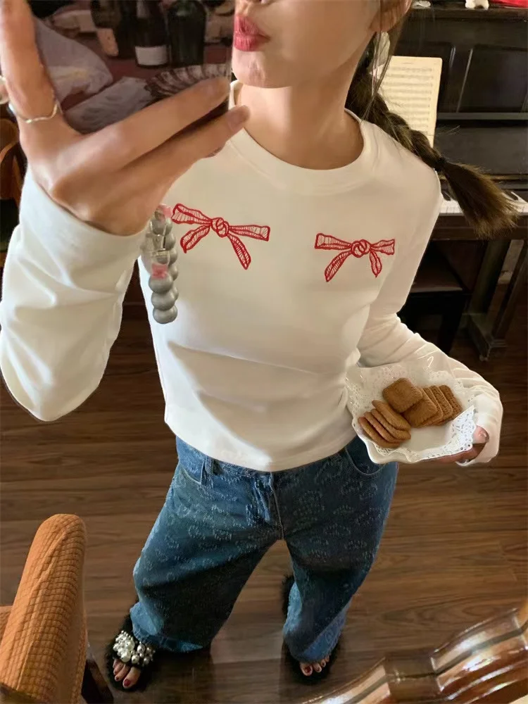 

Женская белая футболка с вышивкой бантом, Корейская винтажная Приталенная футболка с длинным рукавом и круглым вырезом, уличная одежда Y2k, весна 2024