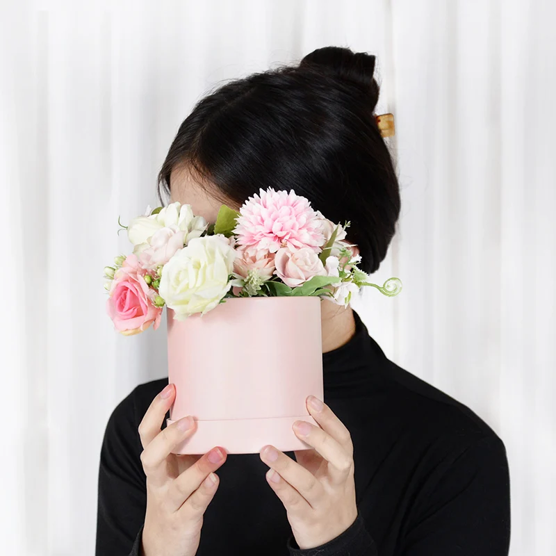 1 Stück Schwarz Weiß Rosa Runde Blumenverpackung Karton Floristenverpackung Umarmung Eimer Valentinstag Geburtstag Hochzeit Geschenketui – Detail 11