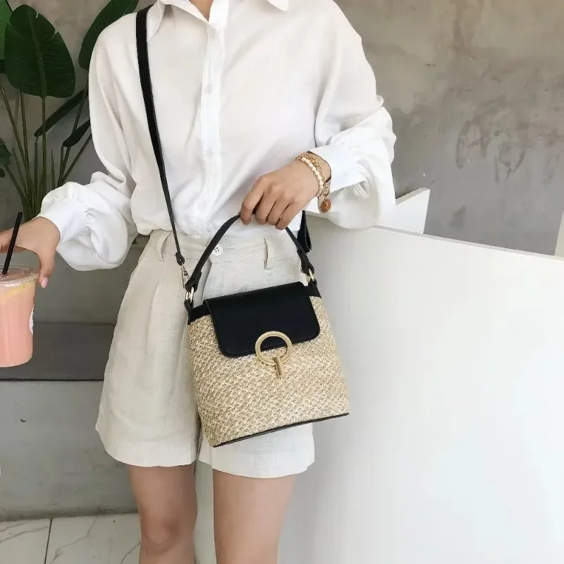 2025 New Fashion Trend Korean Version Versatile Fashion Handheld Crossbody Bucket Bag Beach Vacation Woven Women's Bag