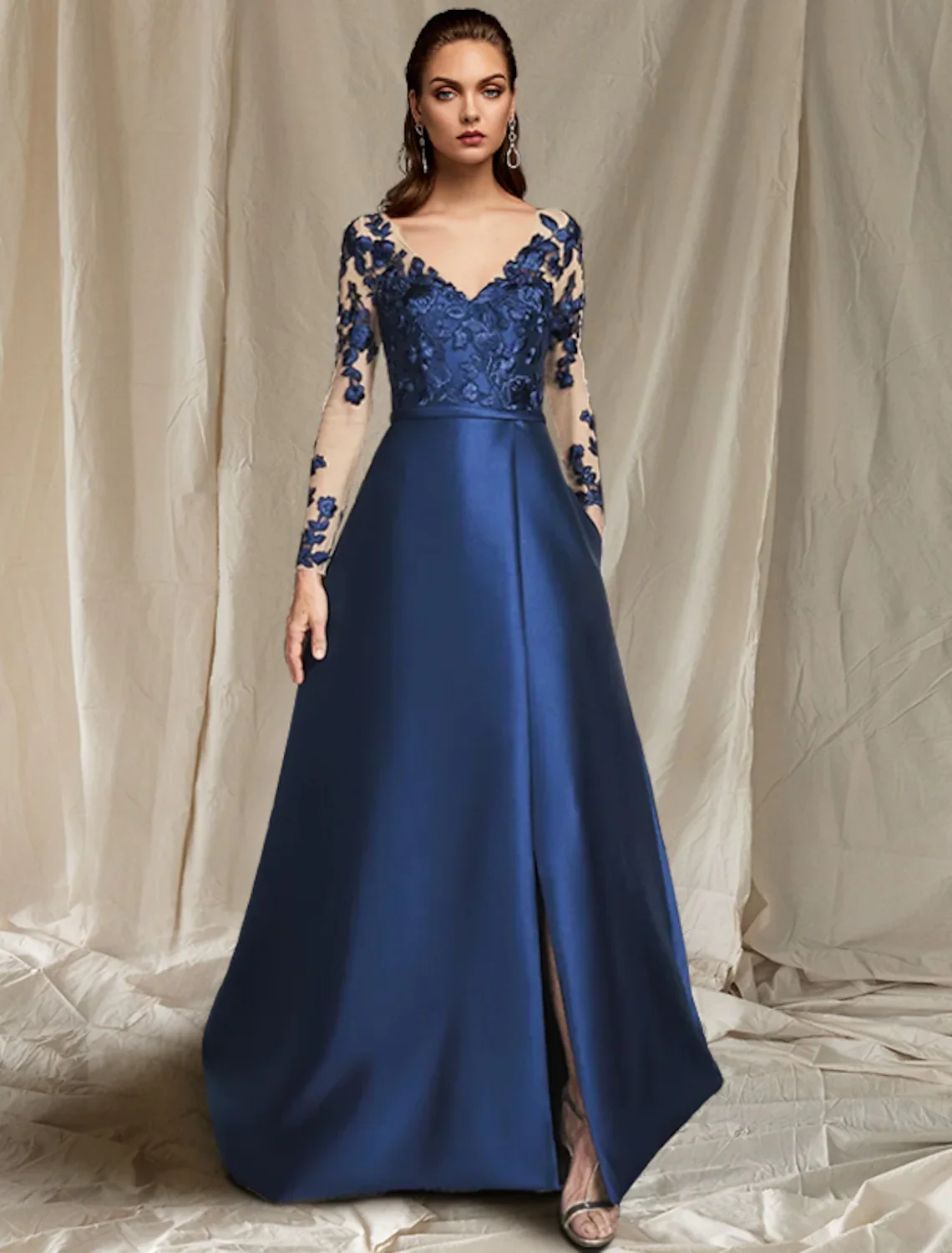 

Mother Of The Bride Dresses for Weddings Satin Navy Blue V Neck Long Sleeve Floor Length Lace Appliqued Charming Party Gown
