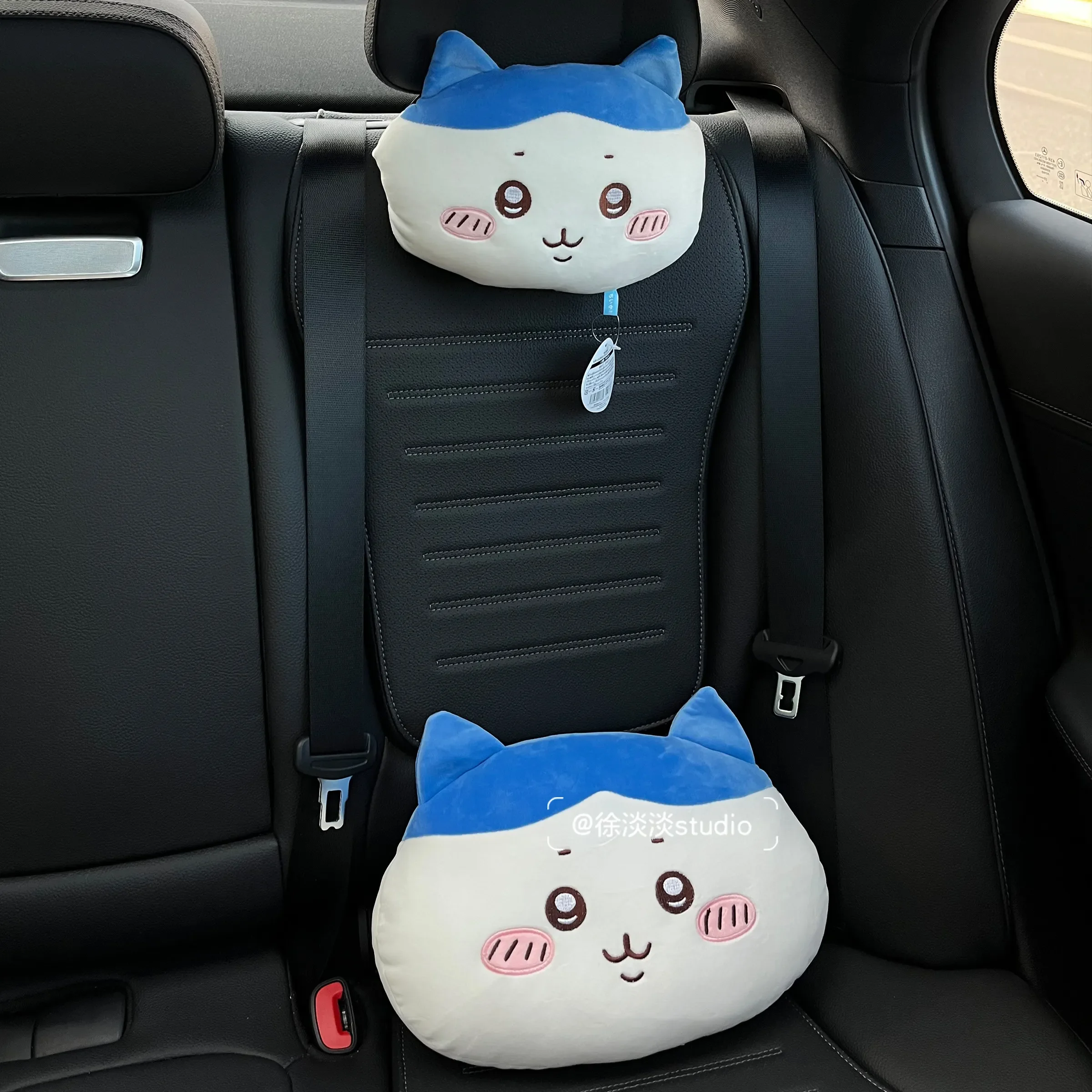 귀여운 치이카와 우사기 자동차 헤드레스트 베개 하치와레 귀여운 애니메이션 포옹 가능한 봉제인형 쿠션 소파 침대 홈데코 소녀를 위한 선물