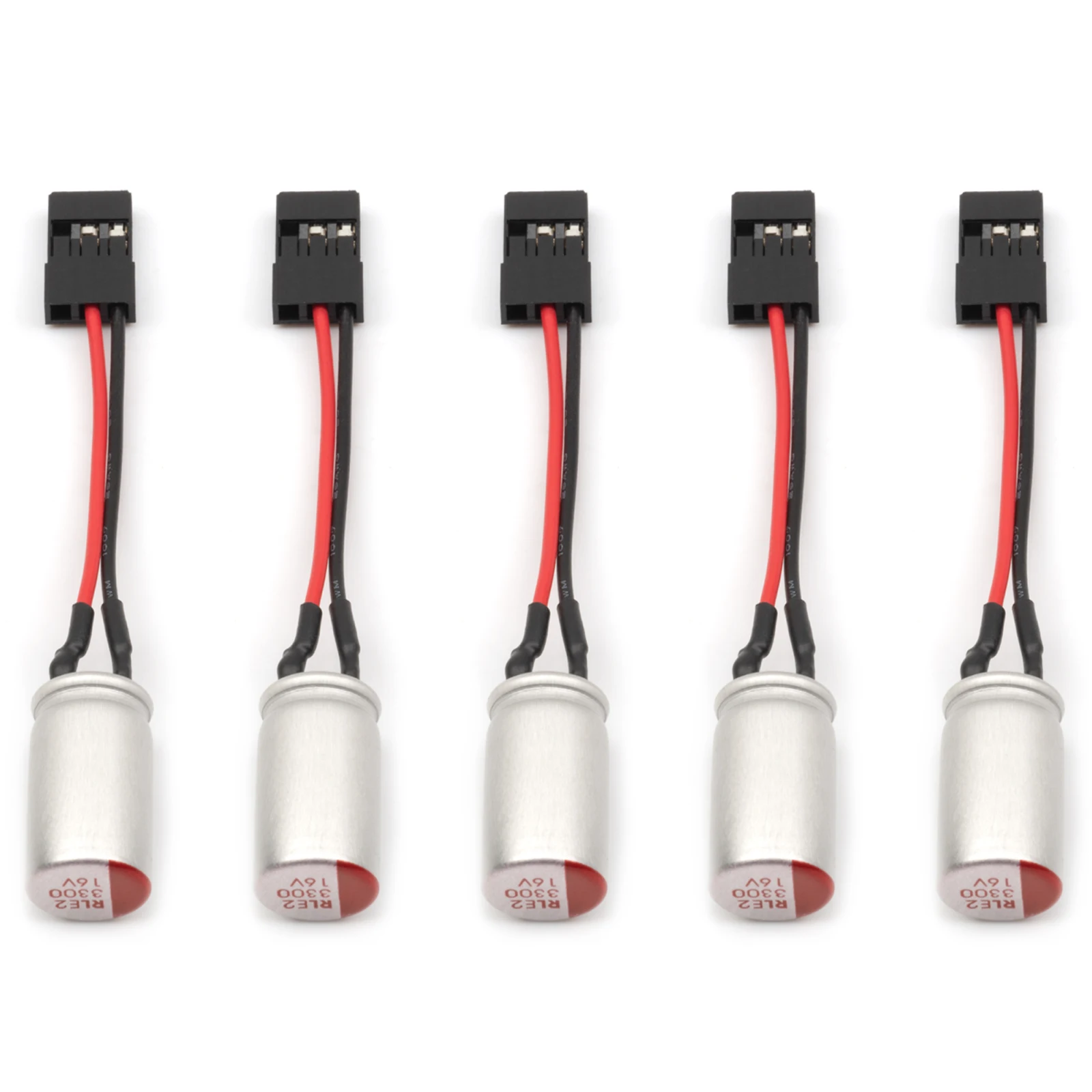 Cinq condensateurs 3300µF 16V pour Drone FPV, empilés sur une surface antistatique.