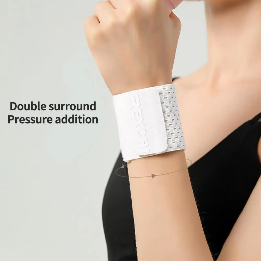 

1Pc Sports Wristband Comfortable Circumferential Pressurization Wrist Protector Basketball Fitness Grid Double Wraparound