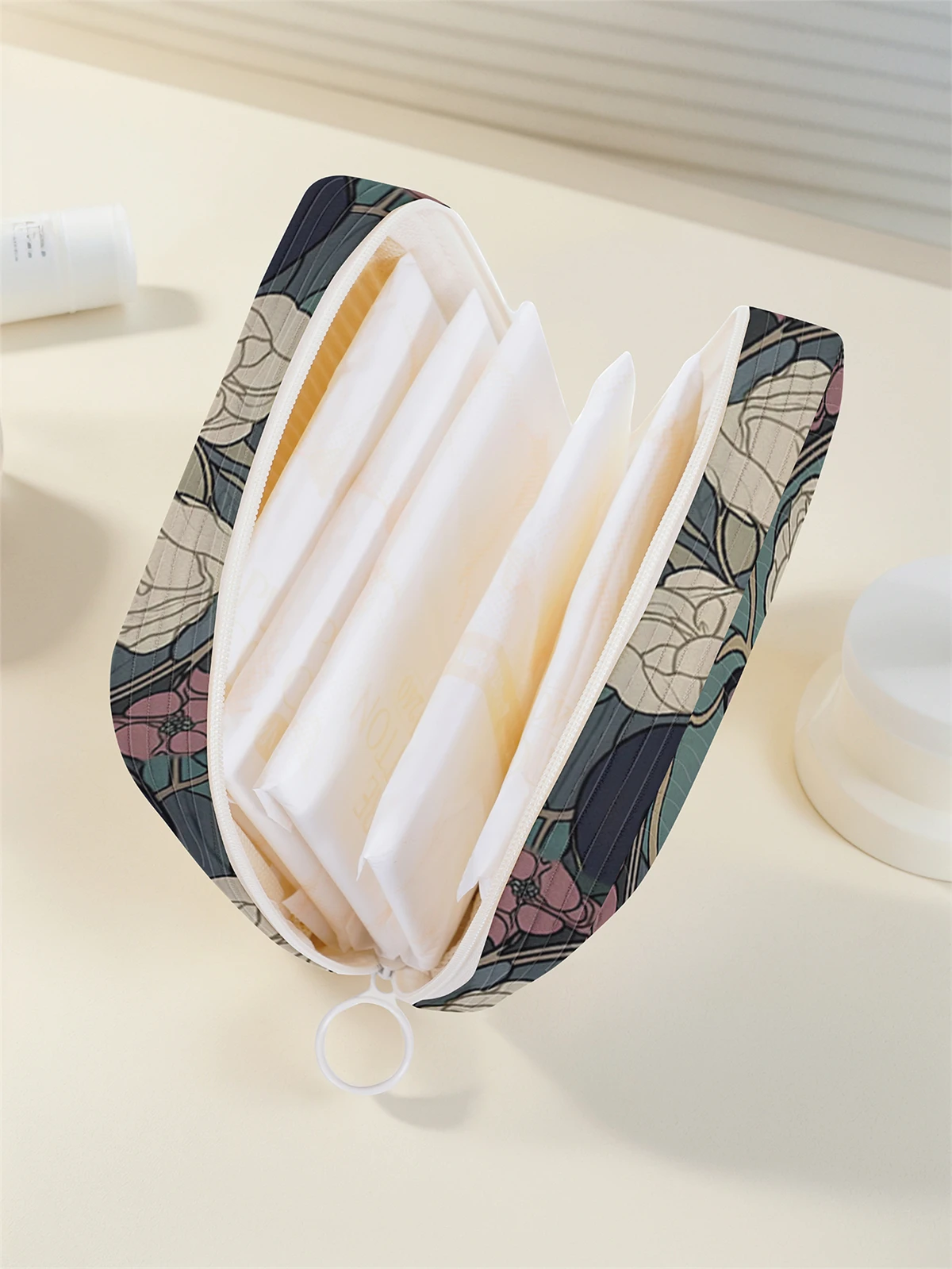 Cat and flower pattern printed sanitary napkin storage bag, women's lightweight tissue bag, sanitary tissue bag