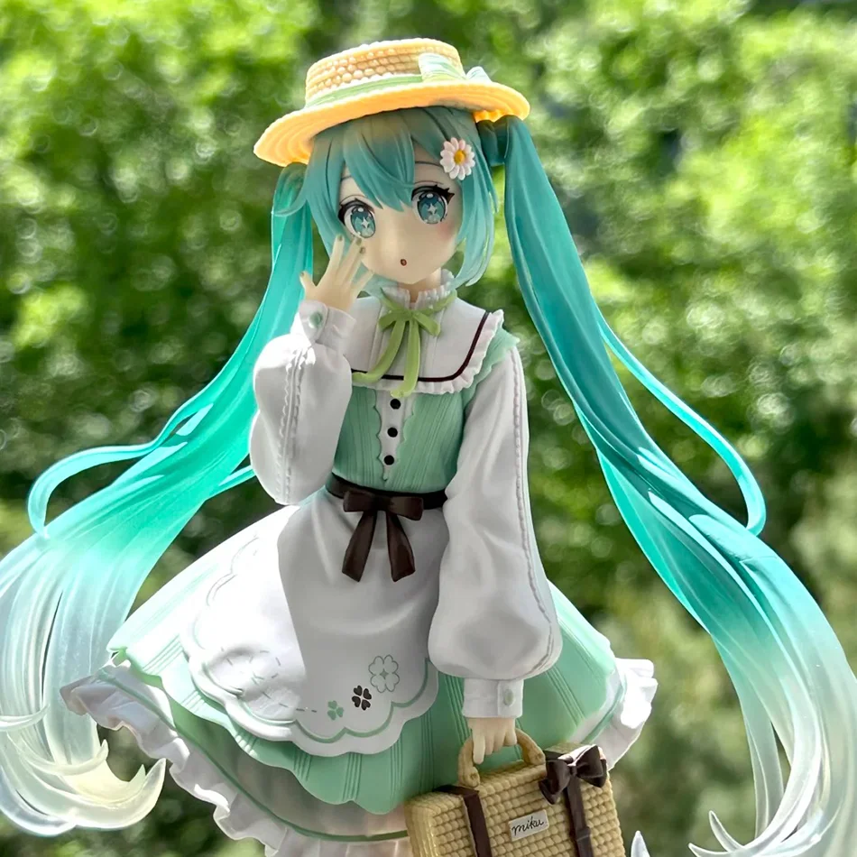 Hatsune Miku Cute Anime Figurine - 18cm Collectible Toy Gift