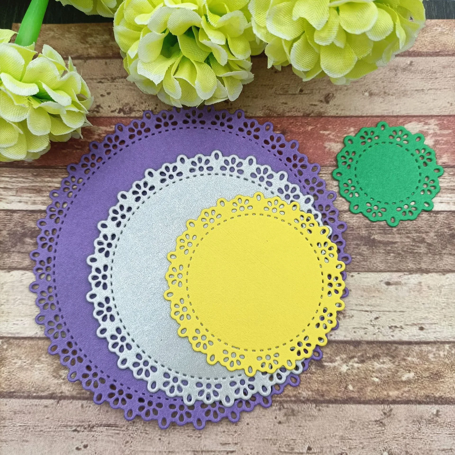 BENECREAT 4 Pezzi 4 Stili Net Lace Frame Stampi per fustellatura in Metallo a griglia per Fai da Te, Carta Fai da Te, Decorazioni per Scrapbooking