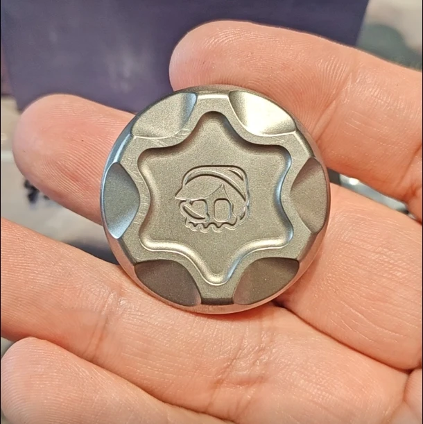 

Б/у игрушки для декомпрессии EDC ACEDC s.s ppb