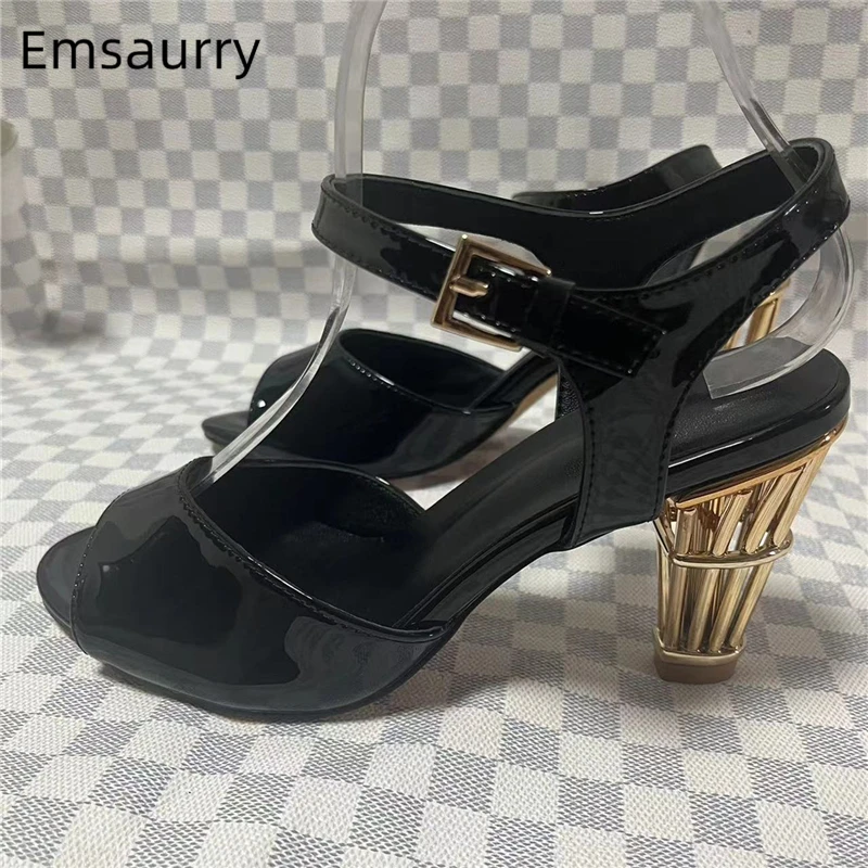 

Женские босоножки на необычном каблуке, из натуральной кожи