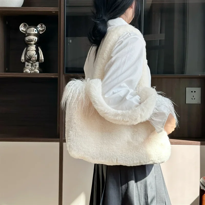 2023 Autumn Winter Trendy Shoulder Bag Fashionable Versatile Casual Tote Bag Large Capacity Soft Plush Women's Handbag Daily Bag