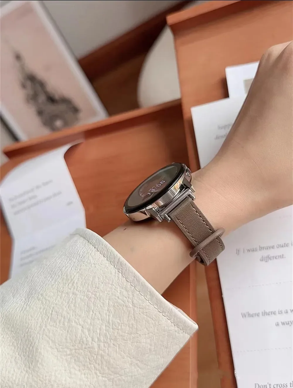 Elegant Leather Watch Strap – Slim Design for Universal Smartwatches