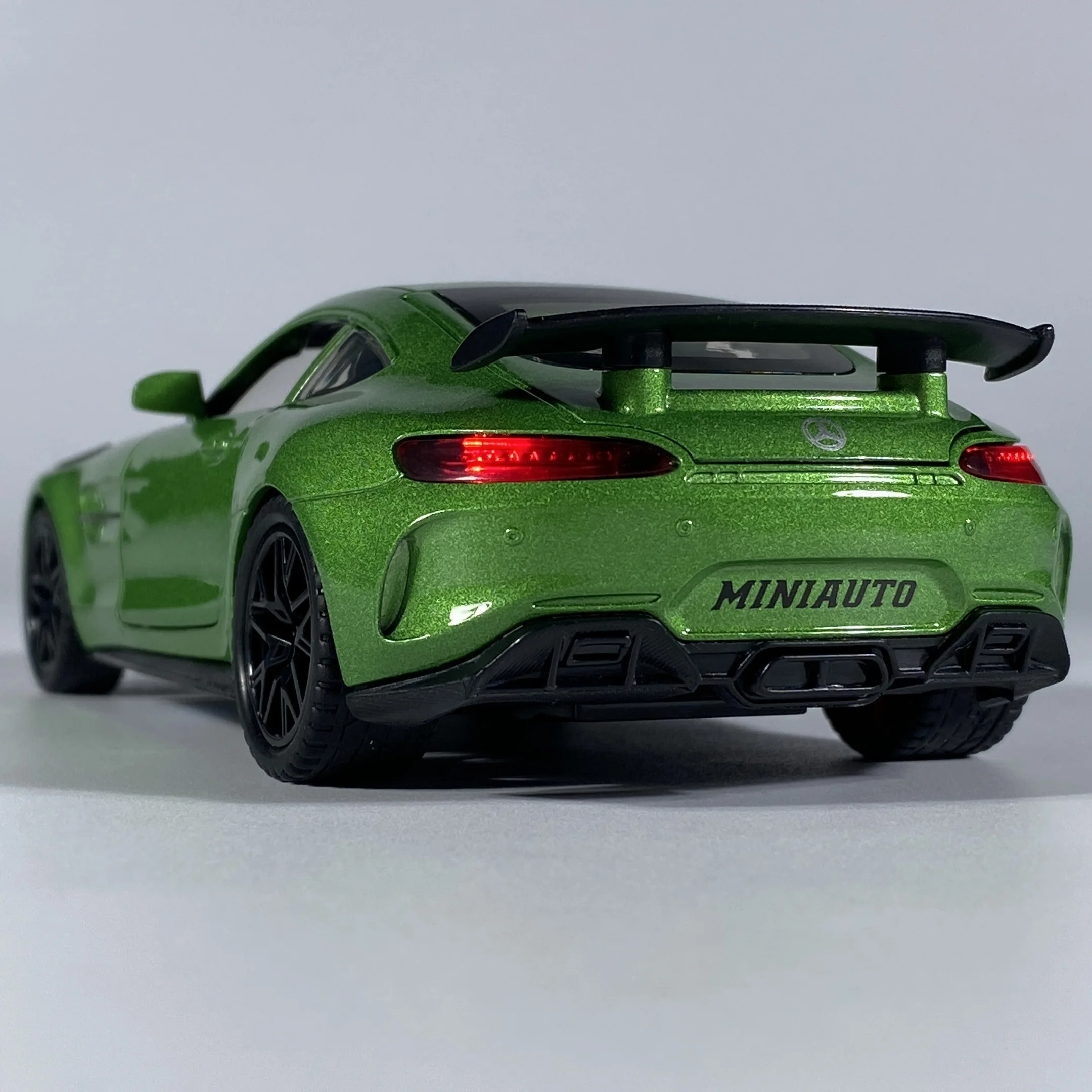 1:32 벤츠 AMG GT 슈퍼 럭셔리카 로고 합금 금속 Diecast 모델 자동차 소리와 빛이 클래식 높은 시뮬레이션 장식 선물