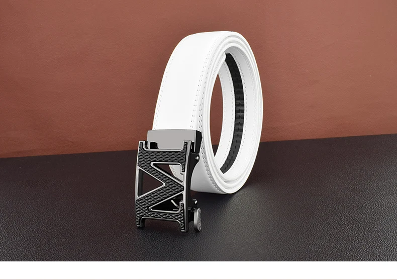 High Quality M Letter White Men Designer Shapes Luxury Brand Automatic Belt Buckle Cow Cow Cow Wait Blood Die