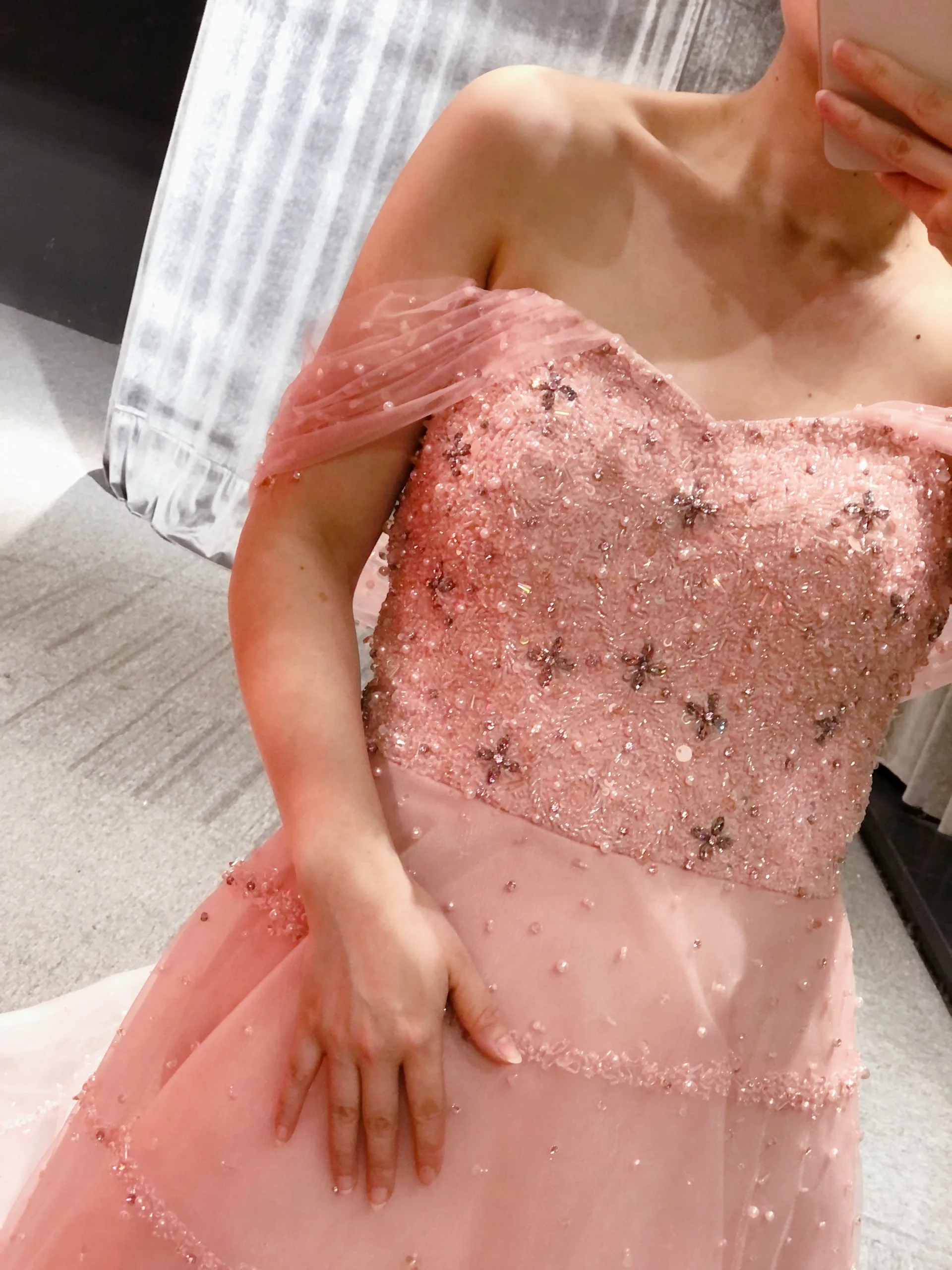 Рисунок 5 - Реальные фотографии розового цвета