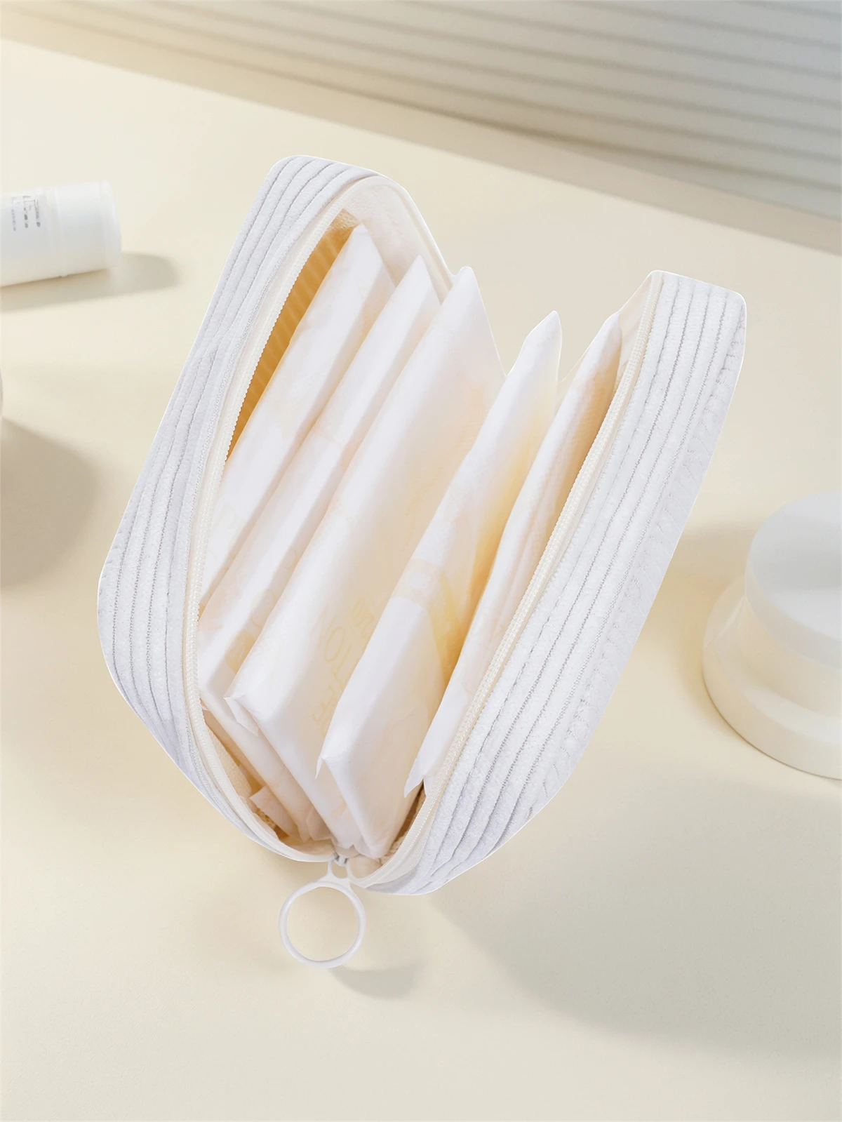 Floral pattern printed sanitary napkin storage bag, women's lightweight tissue bag, sanitary tissue bag