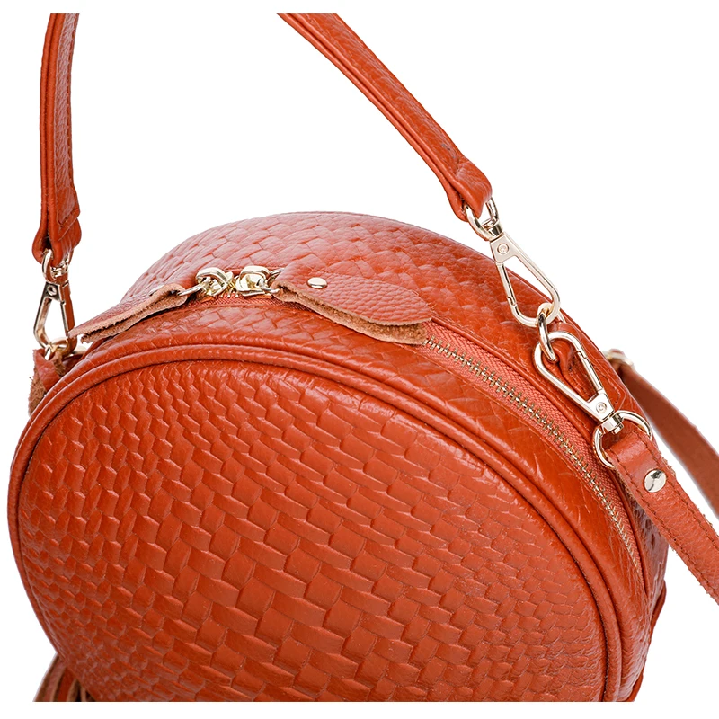 Аксессуары, созвучные эпохе: почему круглые сумки стали модным явлением