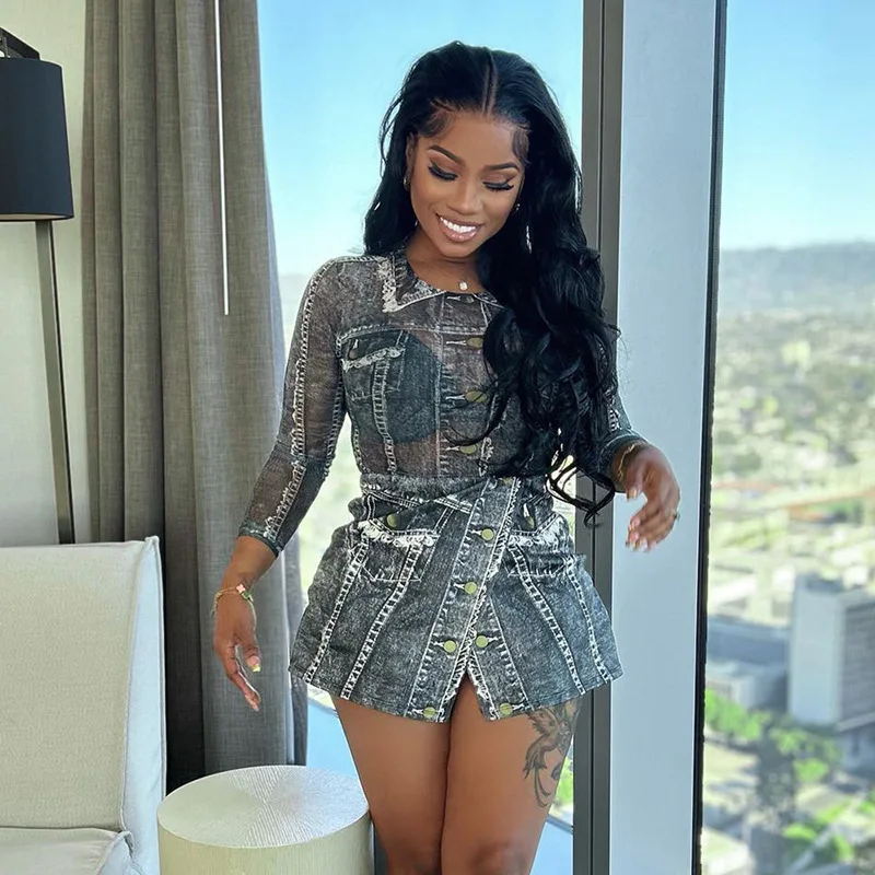 

Женский размытый костюм KOXINVES из двух предметов, лето 2024, имитация джинсовой ткани, сетчатый комбинезон с принтом, юбка средней длины, универсальный модный WS1697