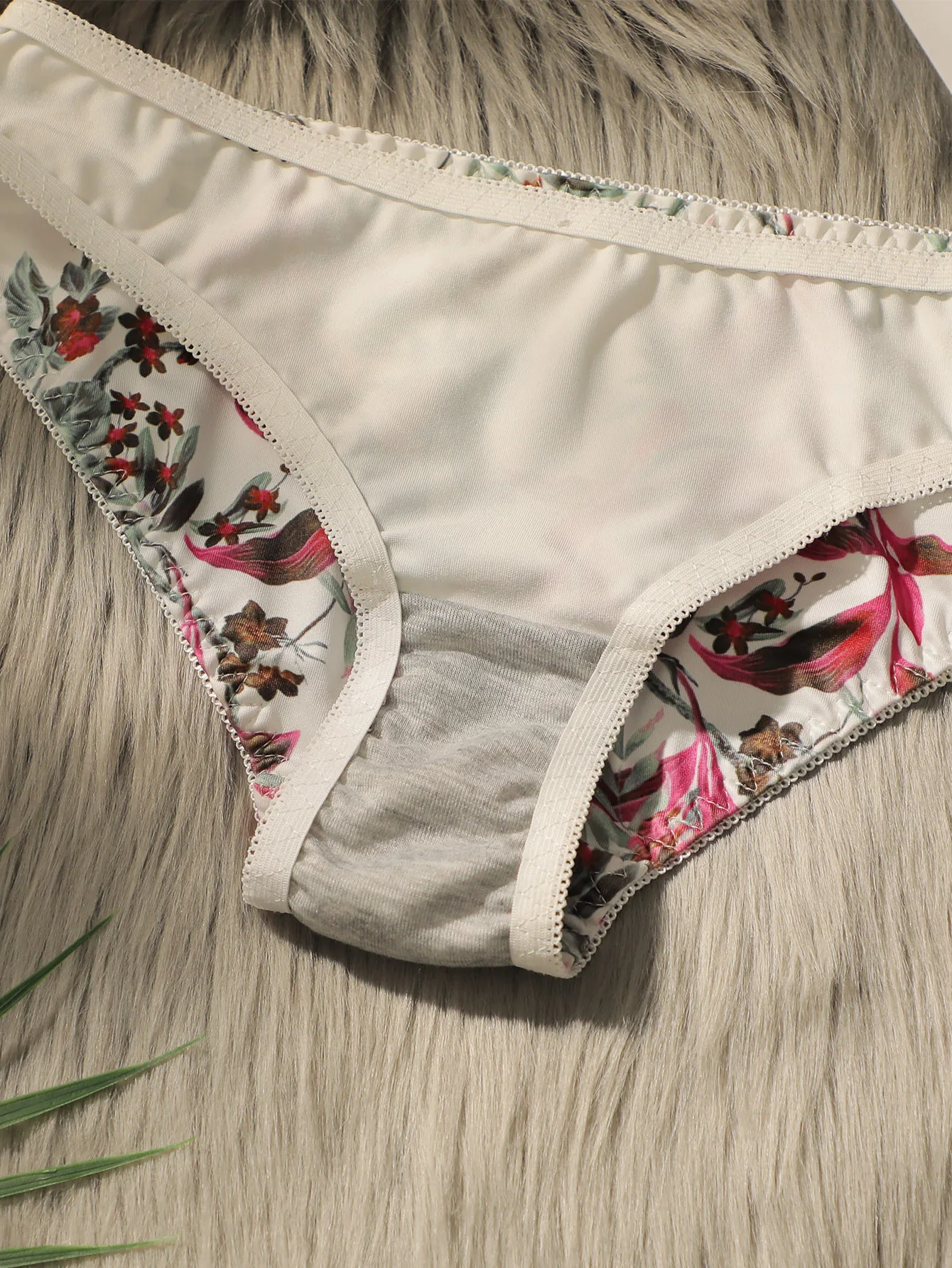 Hot Selling Women's Cute Rinted Pattern Underwear Set Gathering Push Ups Thin And Comfortable Close Fitting Bra Set A2134_voghion.com
