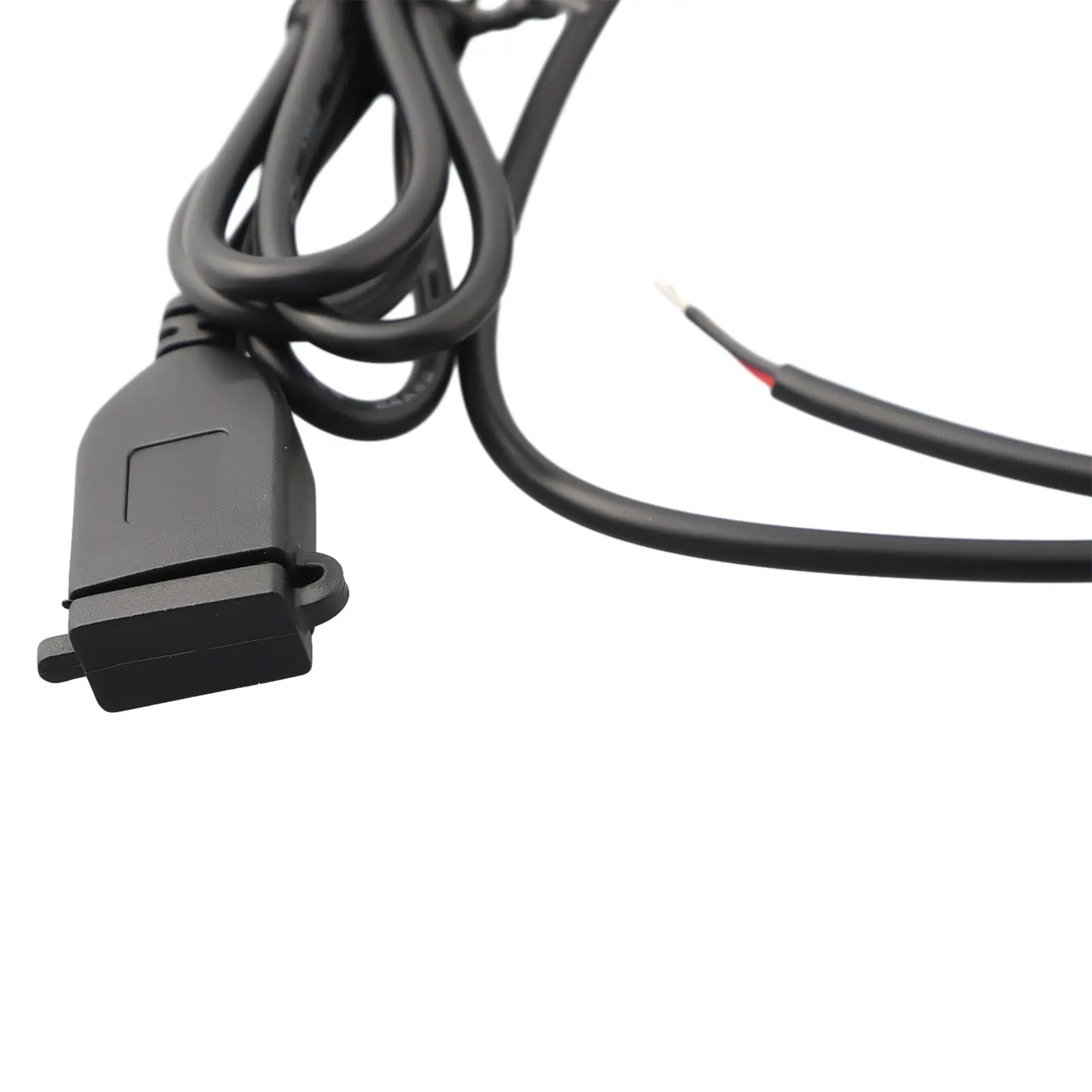 Рисунок 5 - водонепроницаемый USB-разъем для зарядки мотоцикла