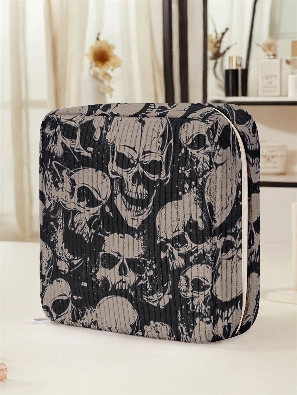 Skull pattern printed sanitary napkin storage bag, women's lightweight tissue bag, sanitary tissue bag