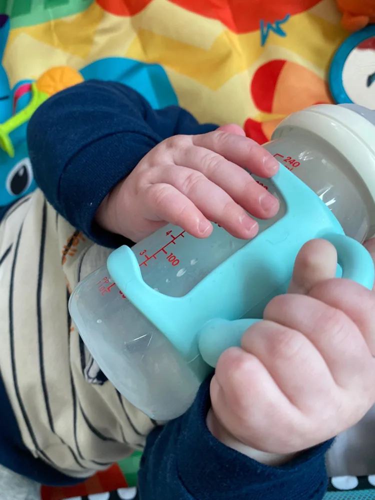 Description Picture 3 of itemBaby Bottle Grip Handle Silicone Wide Mouth Handles for Universal Milk Bottles Heat Resistant Baby Feeding Bottle Accessories