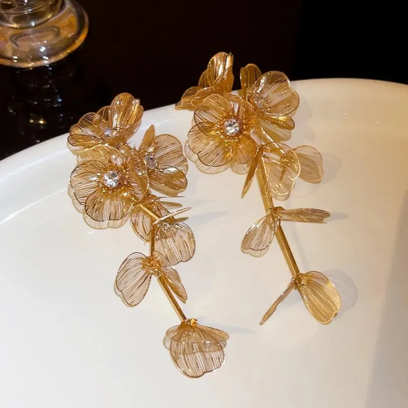 Orecchini pendenti con ciondolo petalo di fiore geometrico vintage per le donne Dichiarazione di moda Orecchini pendenti color oro Regali di gioielli per feste  36